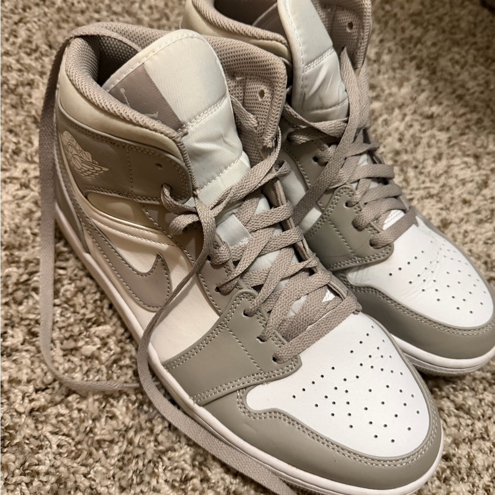 Jordan 1 Mid Linen